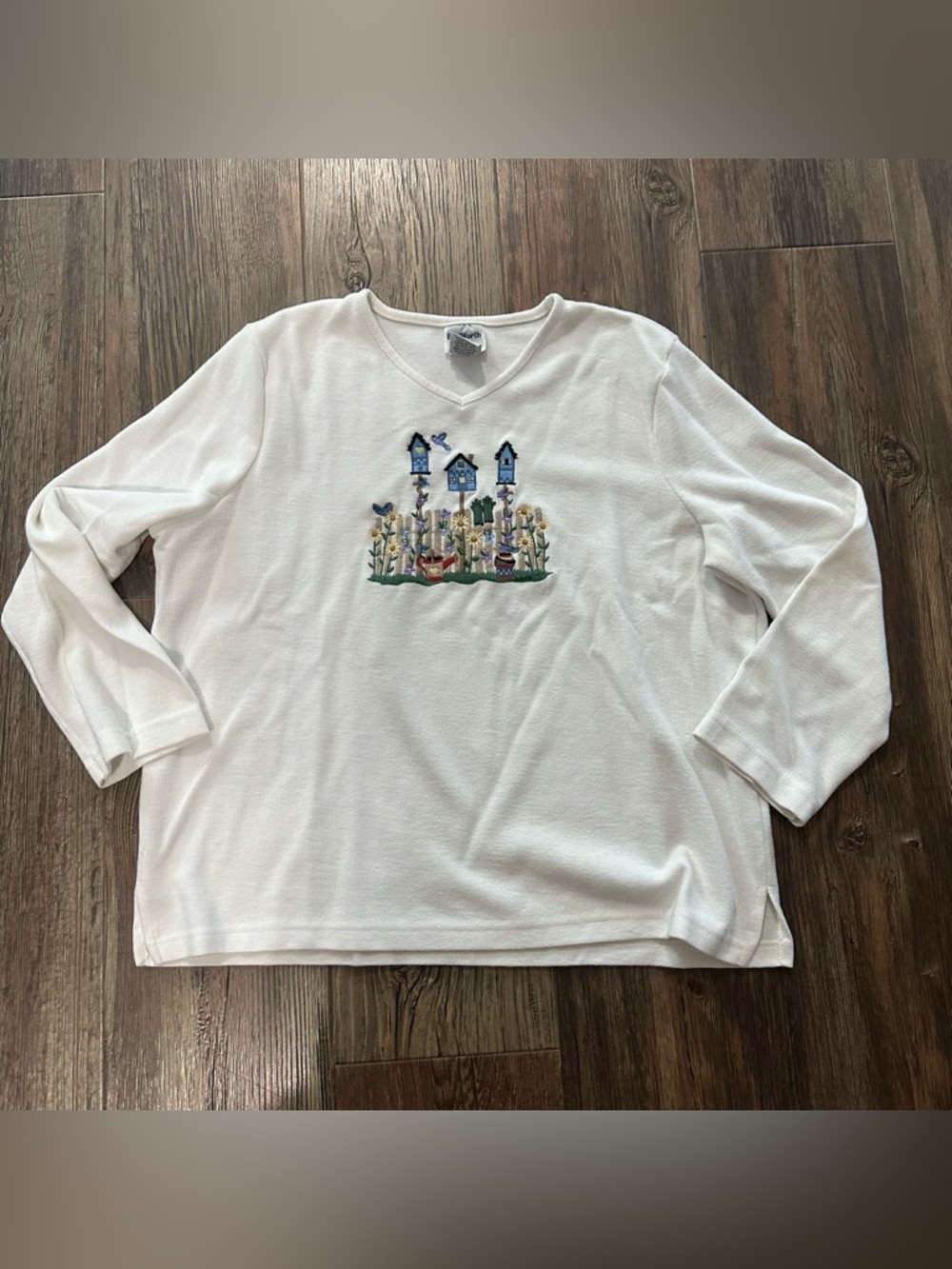 Vintage Bon Worth embroidered garden and bird house long sleeve v-neck shirt SP